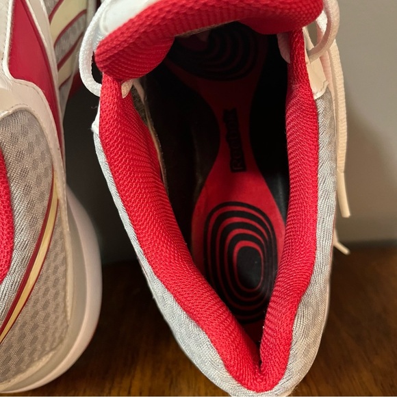 Reebok Womens Shoes Easy Tone
size 8.5.
Toning sneaker. Red, white with gray - Picture 9 of 12